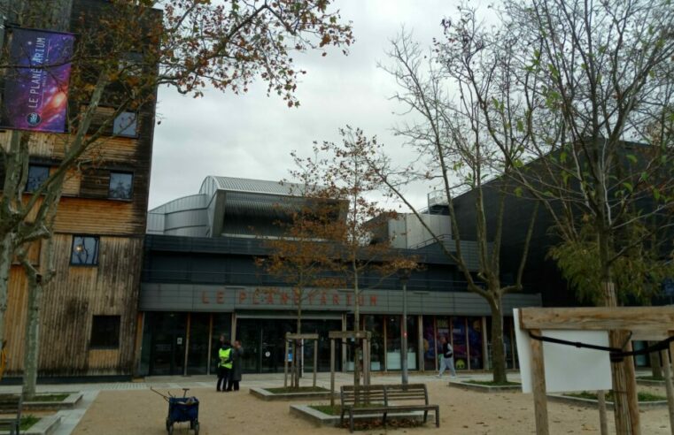 Les élèves d&rsquo;UPE2A au planétarium