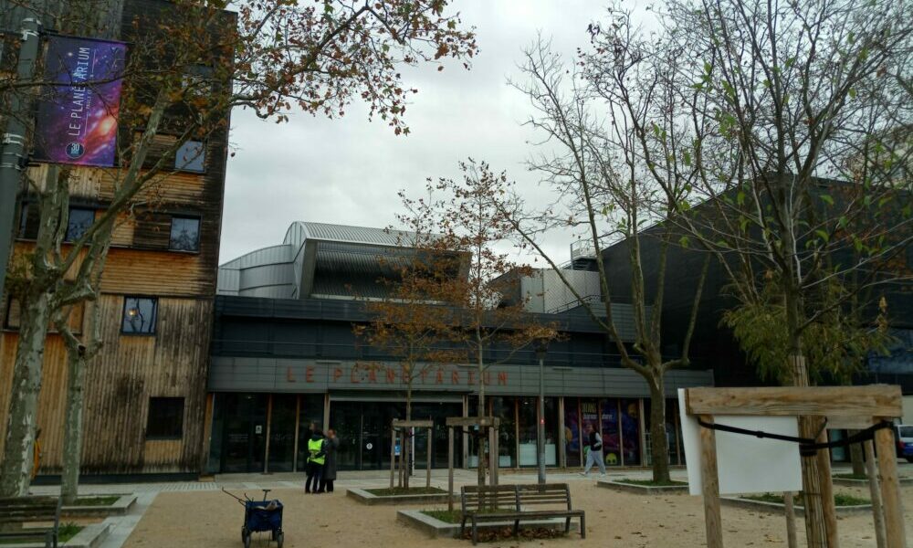 Les élèves d&rsquo;UPE2A au planétarium